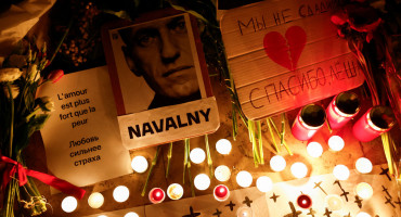 Homenaje a Alexéi Navalni en Rusia. Foto: Reuters.
