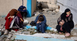 Pacientes palestinos evacuados del hospital Naser. Foto: Reuters.