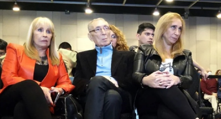 Norberto Horacio Milei y Alicia Luján Lucich, padres del mandatario junto a Karina Milei. NA
