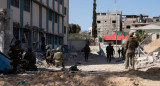 Evacuación del hospital Naser en la Franja de Gaza. Foto: Reuters.