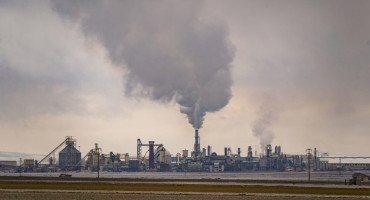 Contaminación generada por una fábrica. Foto: EFE