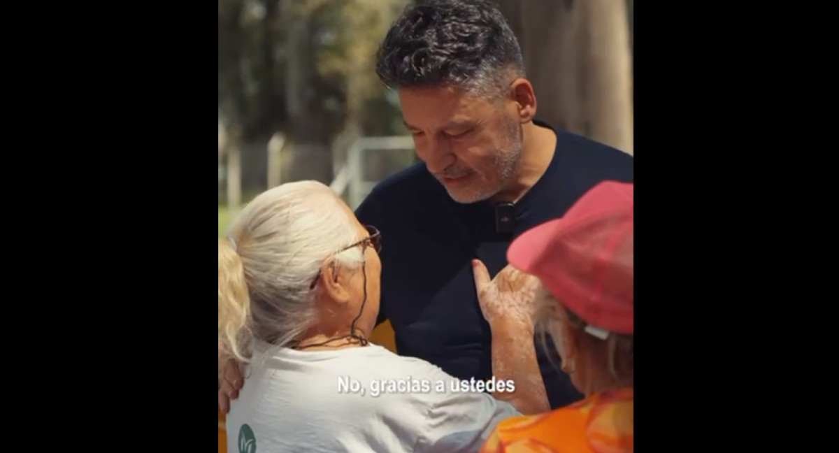 Gustavo Menéndez visitó la Colonia de Adultos Mayores de Merlo. Foto: Captura de pantalla.