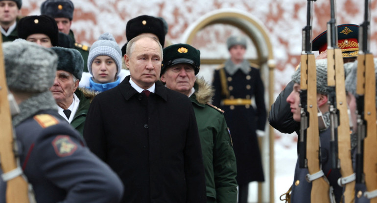 Vladimir Putin en el "Día de los Defensores de la Patria" en Rusia. Foto: REUTERS.