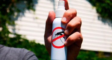 Repelente para mosquitos. Foto: Télam.