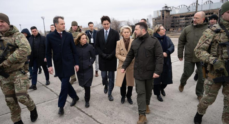 Volodímir Zelenski, la presidenta de la Comisión Europea, Ursula von der Leyen, la primera ministra italiana, Giorgia Meloni, el primer ministro de Bélgica, Alexander De Croo, y el primer ministro de Canadá, Justin Trudeau. Efe