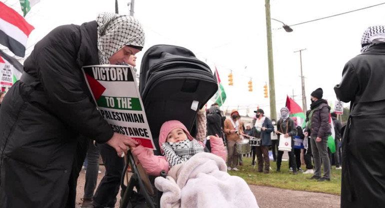 Protestas en Míchigan de la comunidad árabe contra Biden. Foto: Reuters.