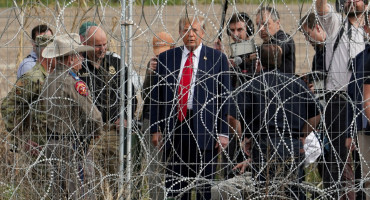 Donald Trump en la frontera México-Estados Unidos. Foto: Reuters