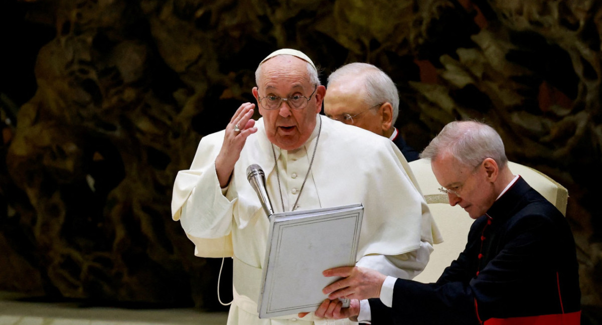 Si bien confirmó que sigue resfriado, el papa Francisco continua sus  trabajos y presentaciones | Canal 26