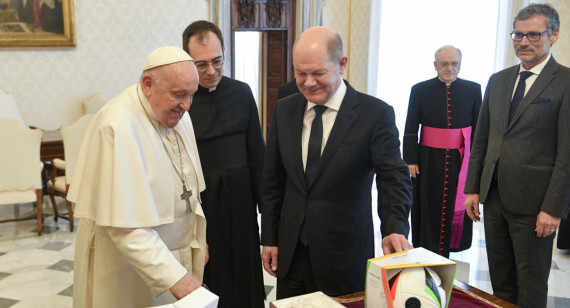 Encuentro entre el papa Francisco y Scholz. Foto: EFE