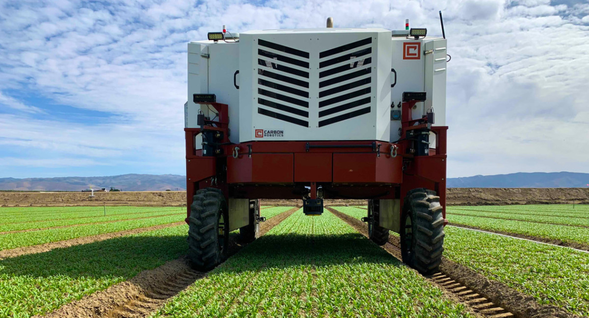 Autonomus LaserWeeder, el tractor con laser para terminar con la mala hierba. Foto: X/@carbon_robotics.