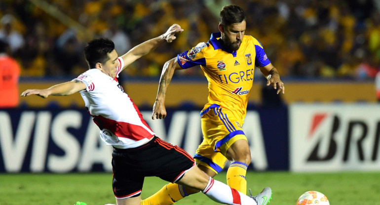 Rafael Sobis en la final de Copa Libertadores 2015 entre Tigres de México y River.