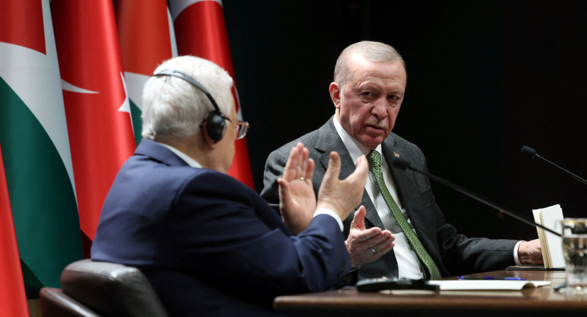 Recep Tayyip Erdogan junto a Mahmoud Abbás. Foto: REUTERS.