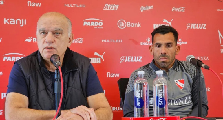 Néstor Grindetti y Carlos Tevez en Independiente. Foto: NA.