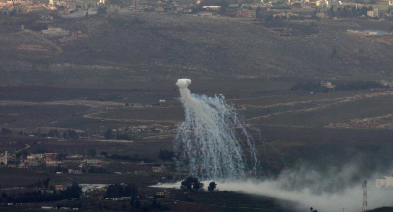 Ataque en la frontera entre El Líbano e Israel. Foto: EFE.