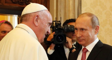 Vladímir Putin y el papa Francisco. Foto: archivo.