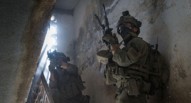 Soldados israelíes operan en Gaza. Foto: Reuters