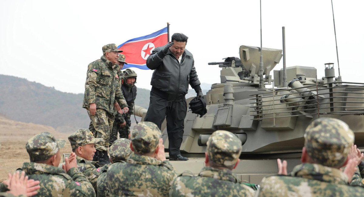 Ejercicios militares de Corea del Norte supervisados por Kim Jong Un. Foto: EFE.