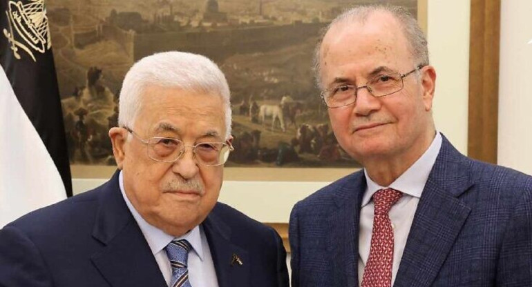Mahmoud Abbas junto al primer ministro de Autoridad Palestina, Muhamad Mustafa. Foto: Captura de video.