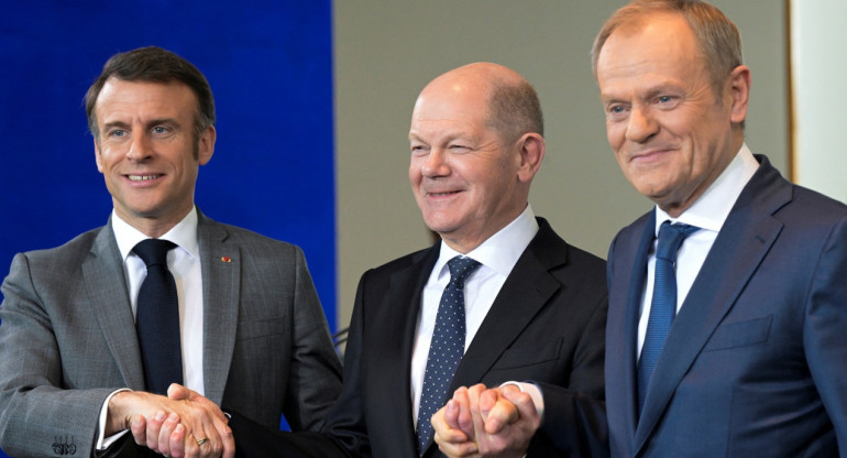 Tusk, Macron y Scholz en Berlin. Foto: Reuters