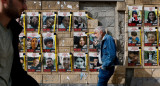 Fotos de rehenes en calles israelíes. Foto: Reuters.