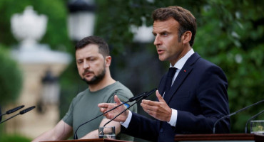 Emmanuel Macron y Volodímir Zelenski. Foto: Reuters.