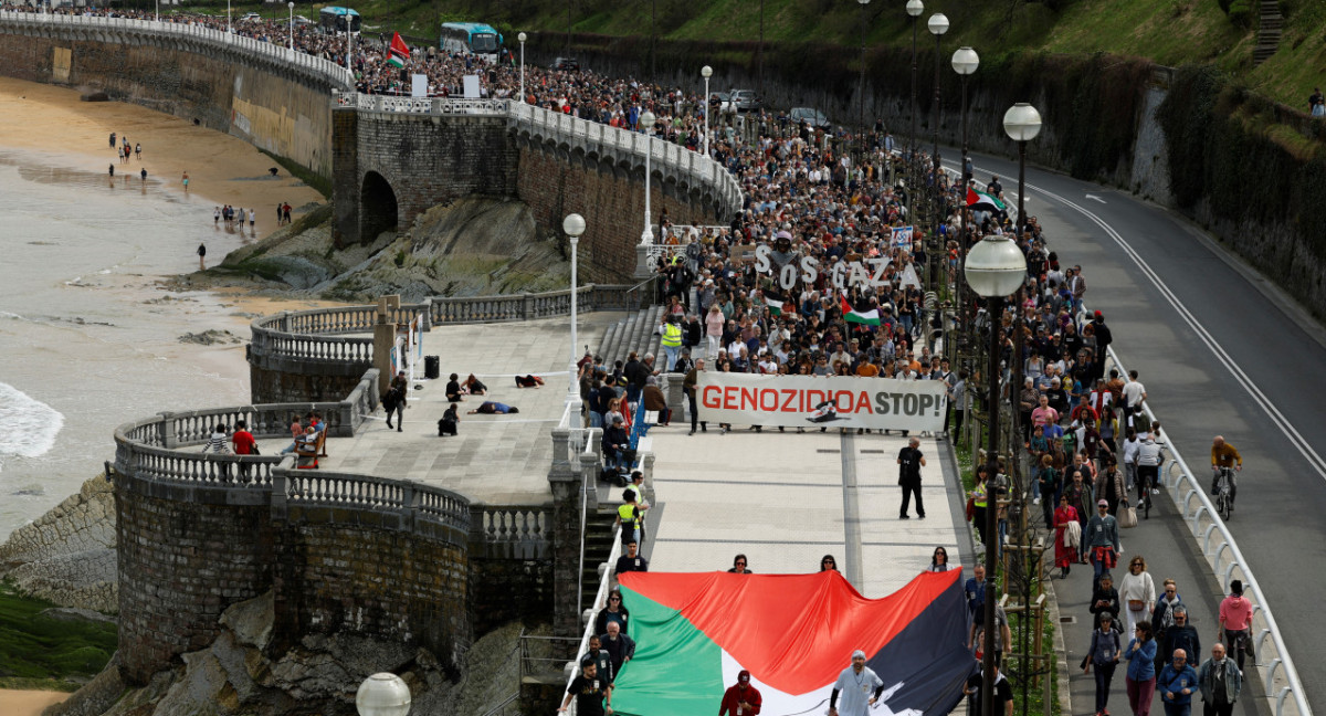 Marcha en San Sebastián por Palestina. Foto: Reuters.