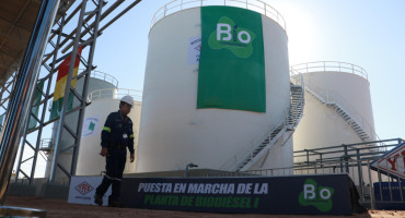 Bolivia inaugura una planta de producción de biodiésel. Foto: EFE.