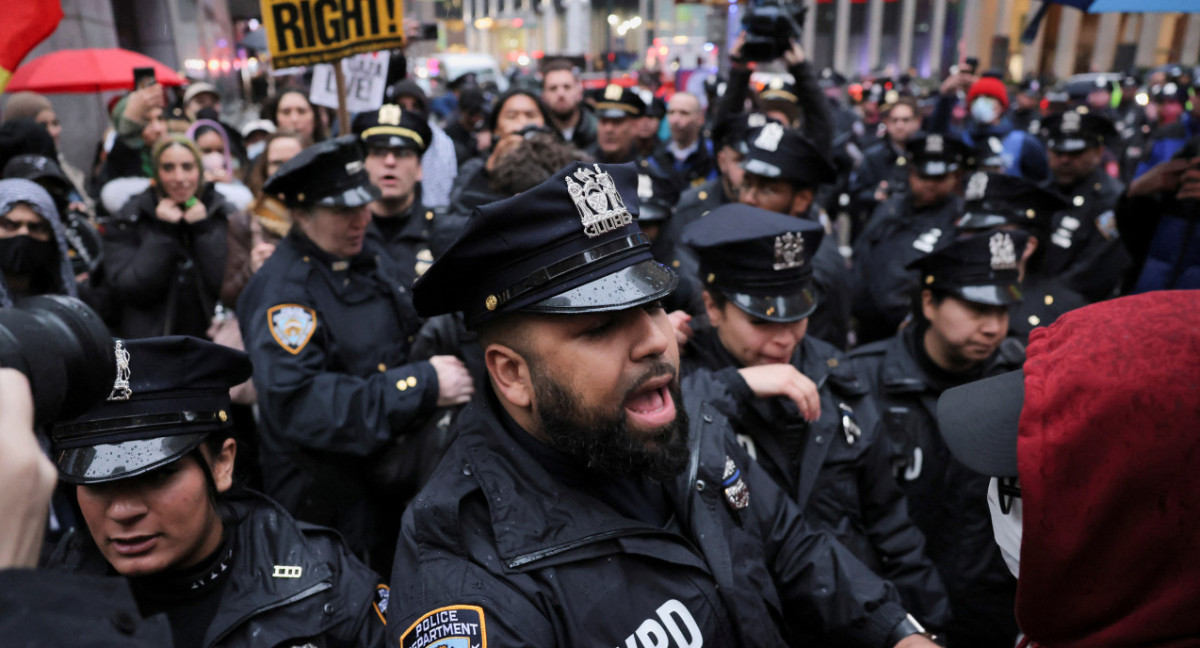 Policías en las calles de Nueva York. Foto: REUTERS.
