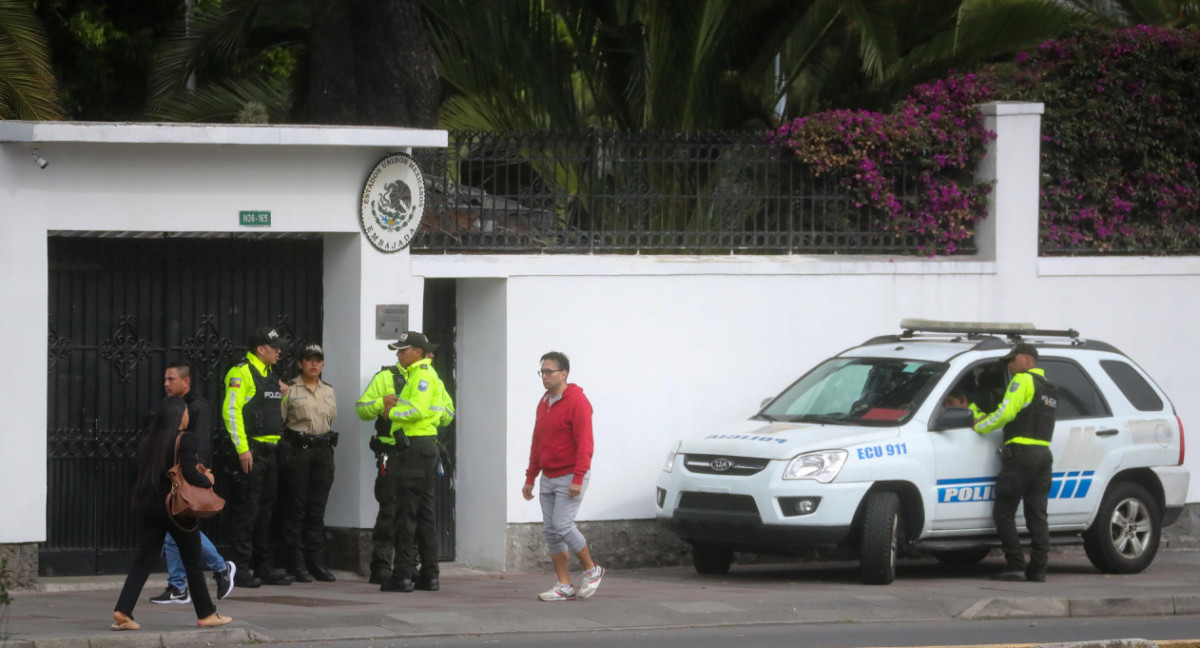 Entrada a la Embajada de México. Foto: EFE