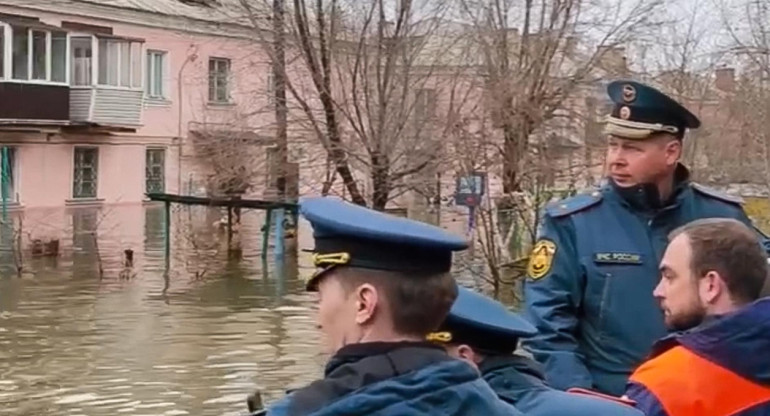 Inundaciones provocadas por la crecida del río Ural y la rotura de un dique de contención. Rusia, EFE.