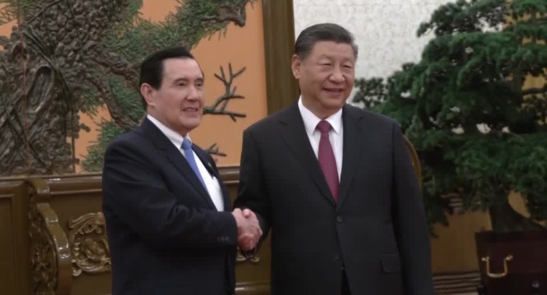 Xi Jinping se reunió con Ma Ying-jeou, expresidente de Taiwán. Foto: Reuters.