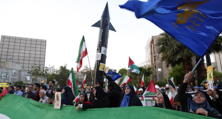 Festejos en Irán por los ataques contra Israel. Foto: EFE.