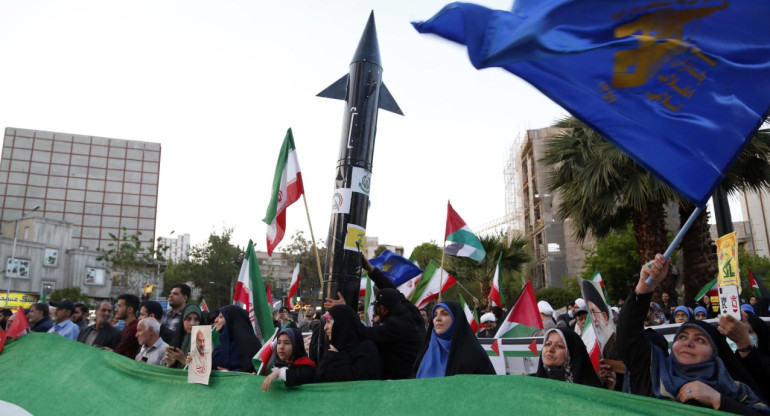 Festejos en Irán por los ataques contra Israel. Foto: EFE.