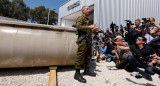 Militares israelíes muestran un misil balístico iraní. Foto: Reuters