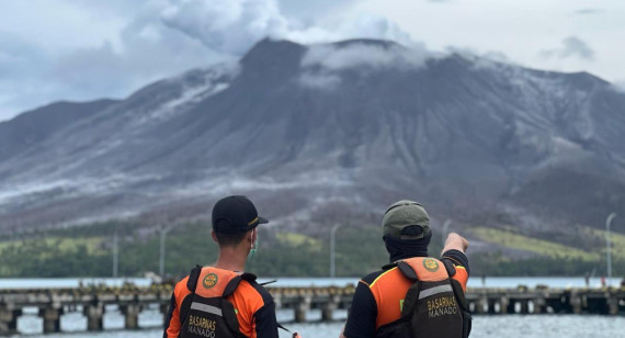 Volcán Ruang, en Indonesia. Foto: EFE.