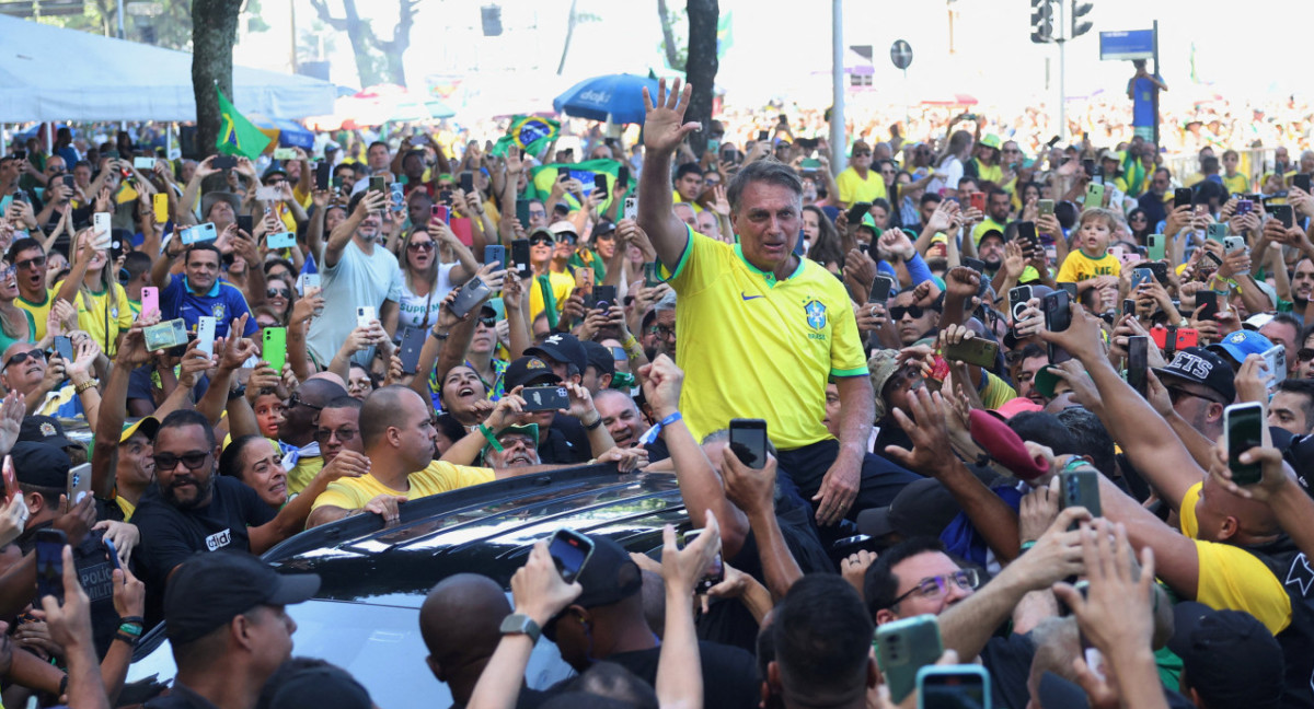 Bolsonaro, ante una multitud en Río de Janeiro. Foto: Reuters