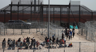 Migrantes en la frontera con Estados Unidos. Foto: EFE