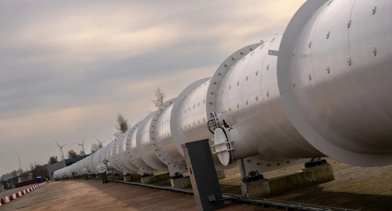 Túnel de ensayo de transporte ultrarrápido hyperloop en Países Bajos.