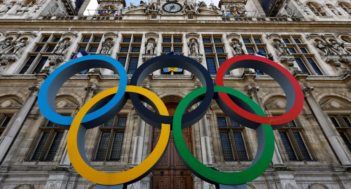 Anillos de los Juegos Olímpicos en el Hotel de Ville City Hall de Paris. Foto: Reuters.