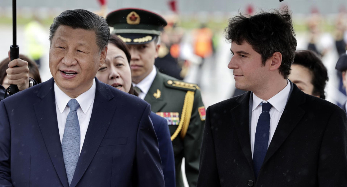 El presidente chino, Xi Jinping y el primer ministro francés, Gabriel Attal. Foto: EFE.