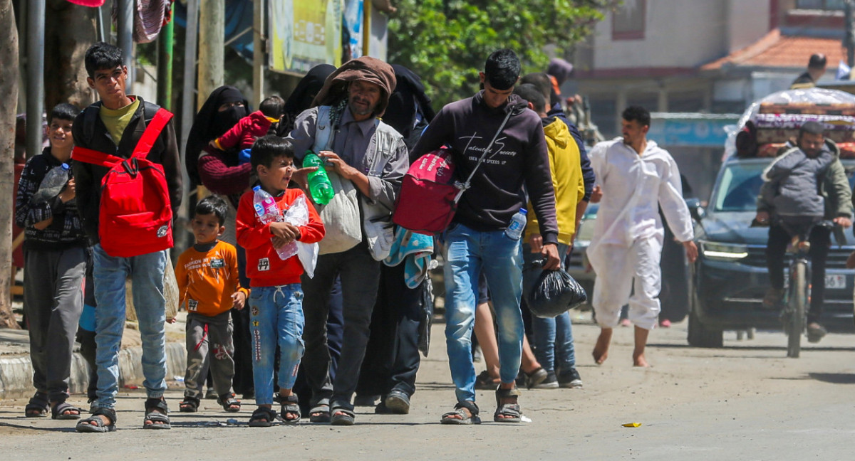 Israel insta a gazatíes a evacuar la ciudad de Rafah. Foto: Reuters.