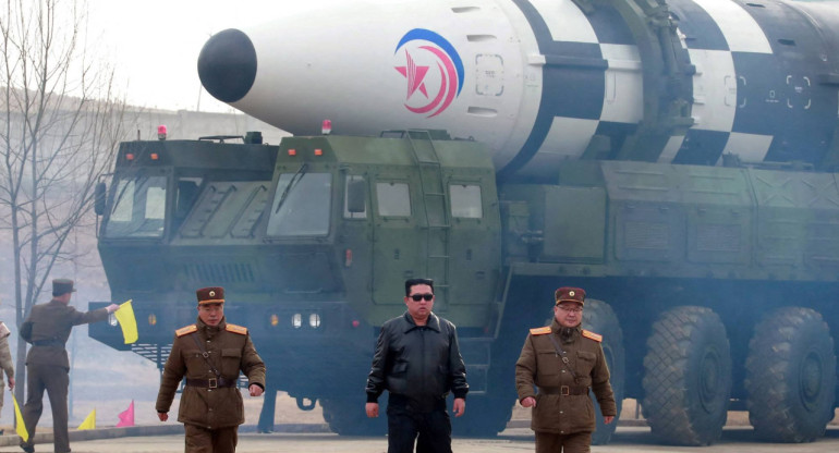 Kim Jong-un en prueba de proyectiles en Corea del Norte. Foto: Reuters.