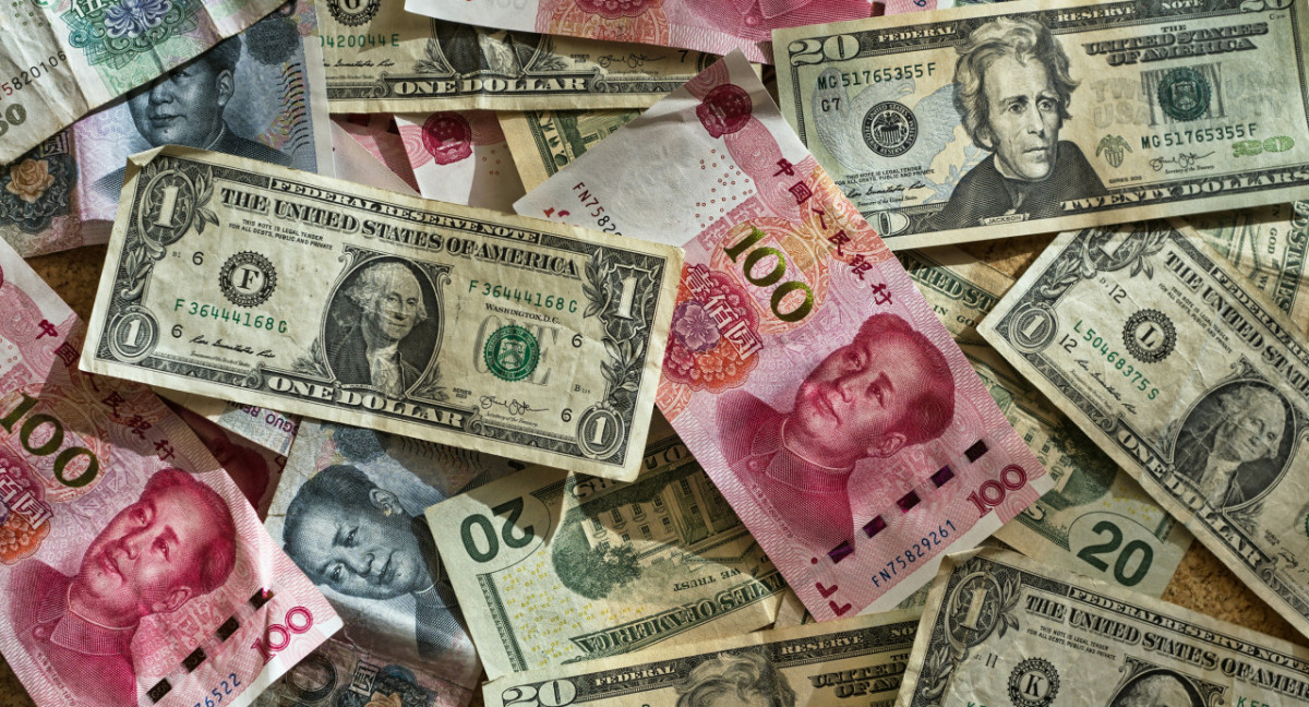 Yuanes, dólares, swap. Foto: Unsplash