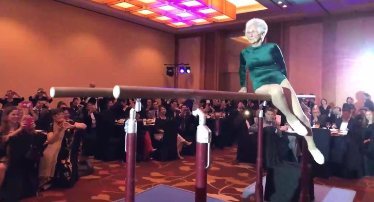 Johanna Quaas, la gimnasta de 98 años que sorprende al mundo con sus acrobacias.