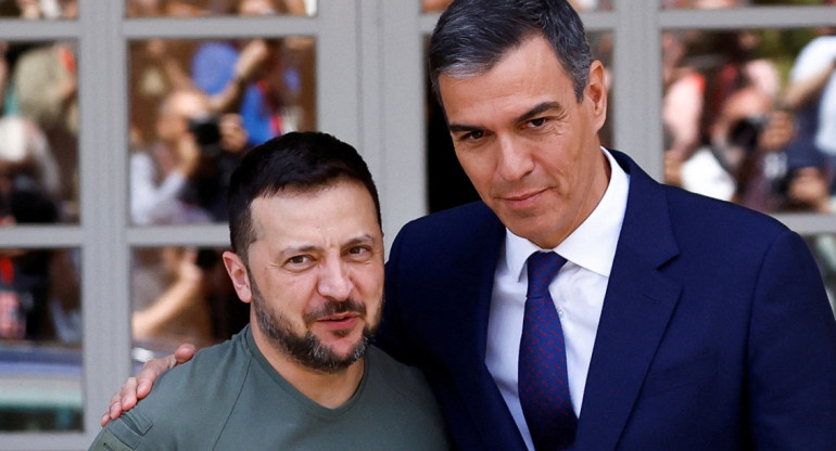 Volodímir Zelenski y Pedro Sánchez. Foto: Reuters.