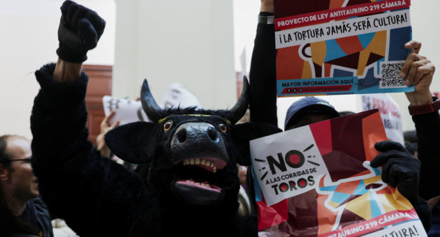 Protestas contra las corridas de toros en Colombia. Foto: REUTERS.