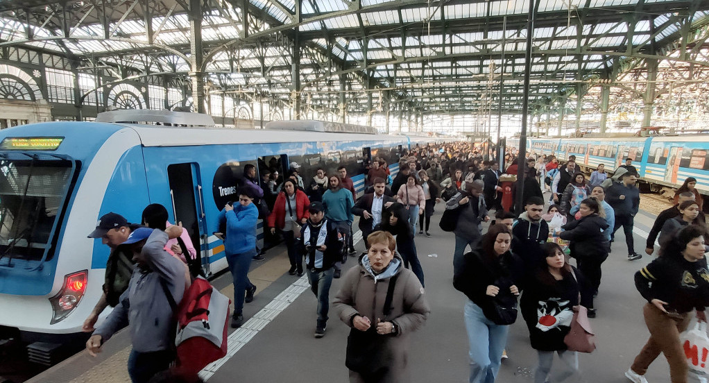 Demoras y cancelaciones en trenes. Foto: NA.