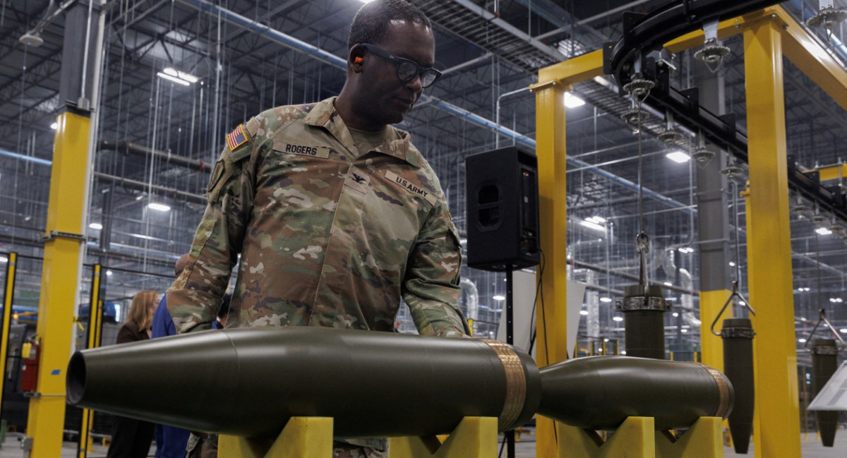 EEUU abrió una fábrica de artillería para acelerar la producción de proyectiles para Ucrania. Foto: Reuters