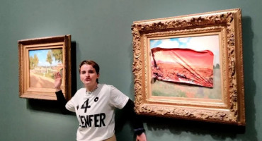 Activista vandaliza un cuadro de Monet en un museo de París. Foto: NA.