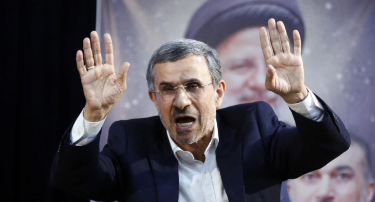 El expresidente ultraconservador Mahmud Ahmadineyad (2005-2013) se registró como candidato a las elecciones presidenciales anticipadas del 28 de junio en Irán. EFE